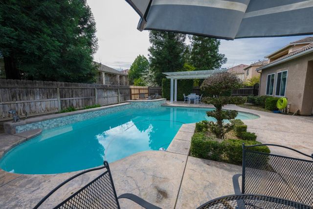 2933 E Quincy Avenue, Fresno, CA 93720