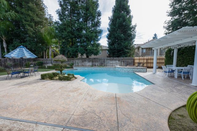 2933 E Quincy Avenue, Fresno, CA 93720