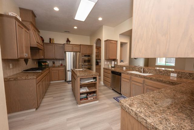 2933 E Quincy Avenue, Fresno, CA 93720