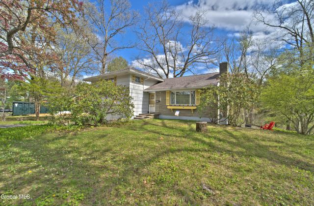 10 Woodland Drive, Johnstown, NY 12095