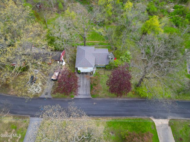 10 Woodland Drive, Johnstown, NY 12095
