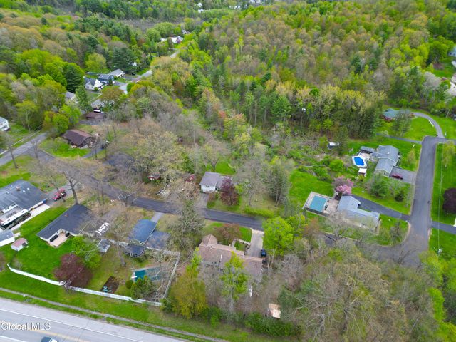10 Woodland Drive, Johnstown, NY 12095