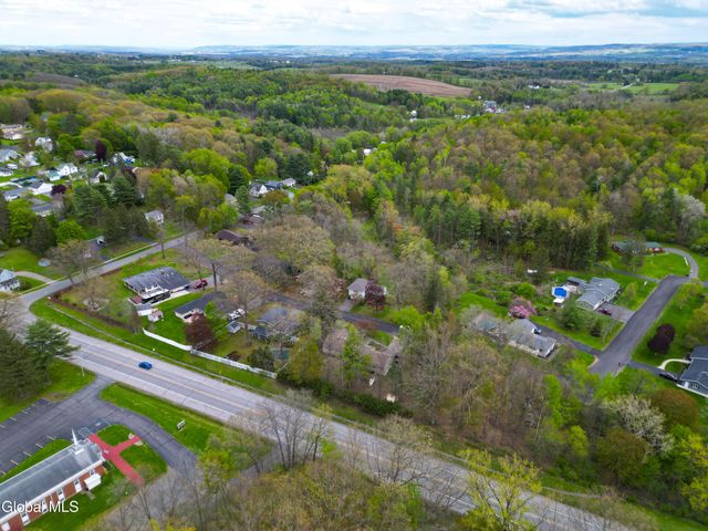 10 Woodland Drive, Johnstown, NY 12095
