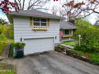10 Woodland Drive, Johnstown, NY 12095