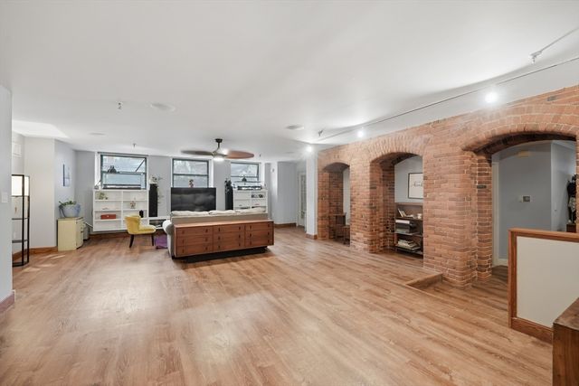 235 State St 111, Springfield, MA 01103