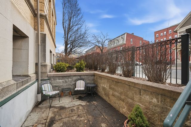 235 State St 111, Springfield, MA 01103