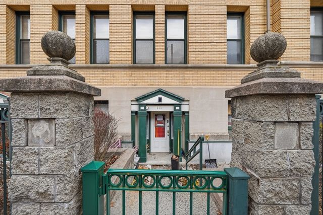 235 State St 111, Springfield, MA 01103