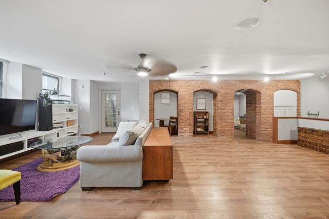 235 State St 111, Springfield, MA 01103