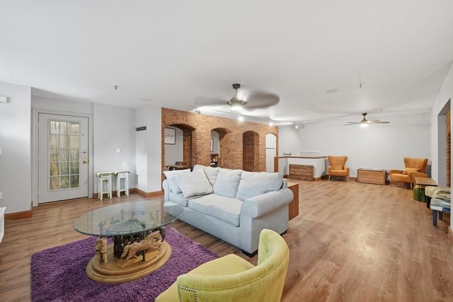 235 State St 111, Springfield, MA 01103