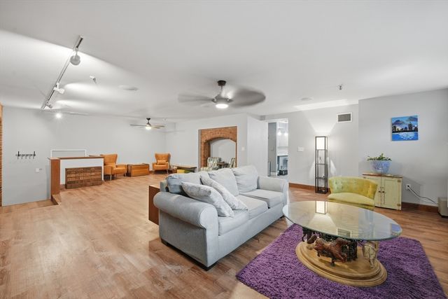 235 State St 111, Springfield, MA 01103