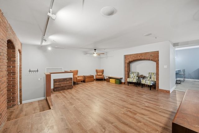 235 State St 111, Springfield, MA 01103