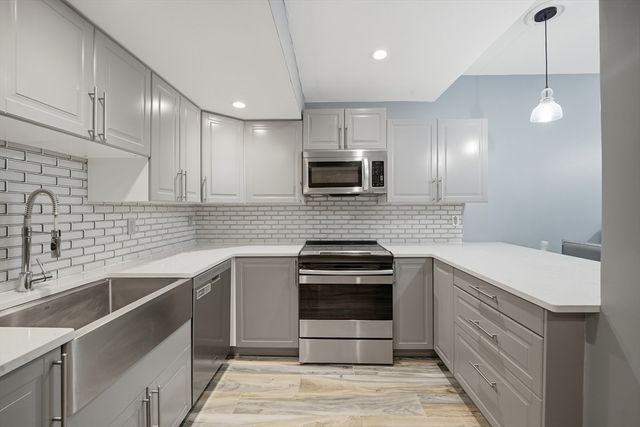 235 State St 111, Springfield, MA 01103
