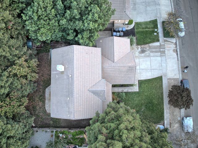 5820 W Lisendra Drive, Visalia, CA 93277