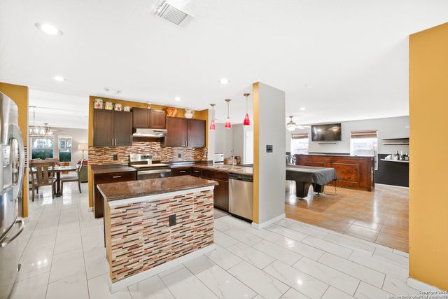 9590 Campton Farms, San Antonio, TX 78250