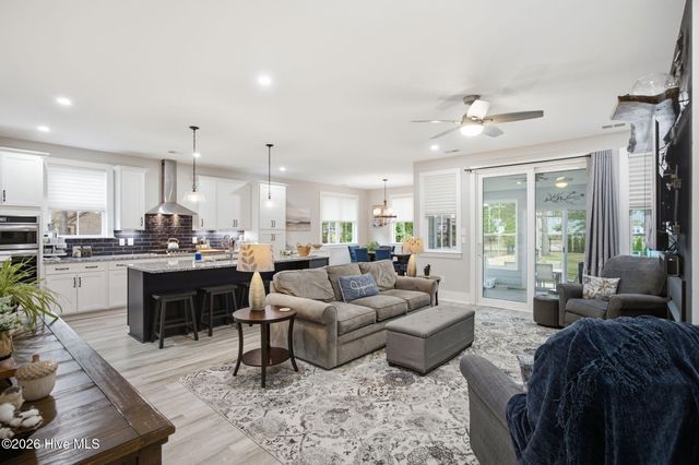 776 Breezewood Drive SE, Bolivia, NC 28422