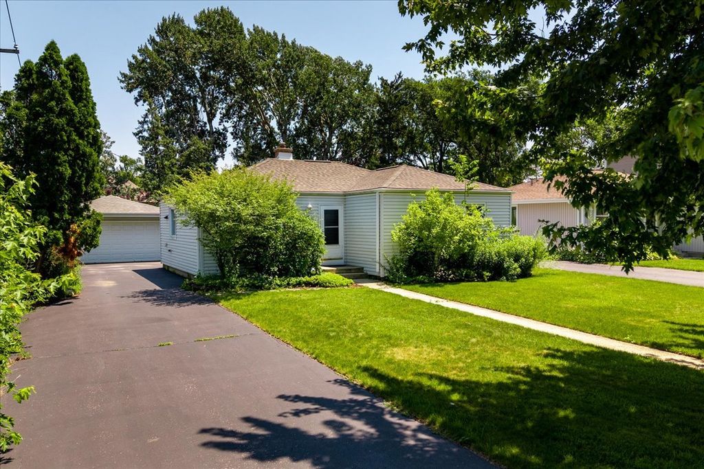 17 S Walnut Street, Palatine, IL 60067