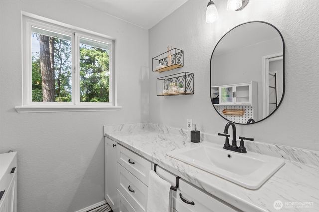 945 SW Moffett Lane, Port Orchard, WA 98367