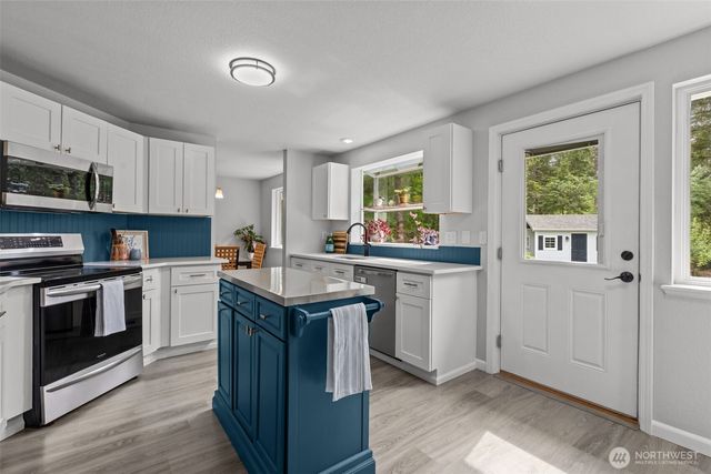 945 SW Moffett Lane, Port Orchard, WA 98367