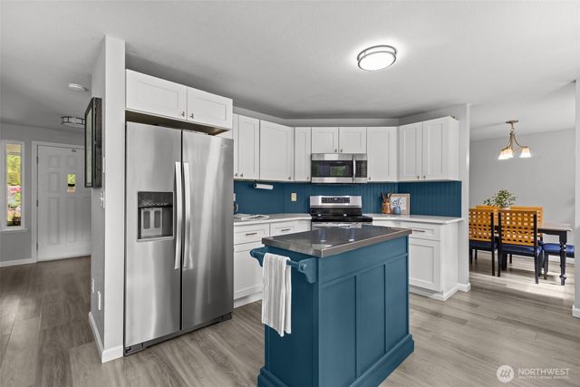 945 SW Moffett Lane, Port Orchard, WA 98367