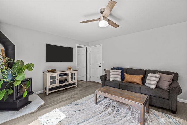 945 SW Moffett Lane, Port Orchard, WA 98367
