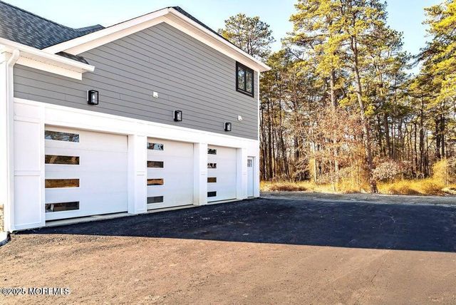 2 Haystack Court, Howell, NJ 07731