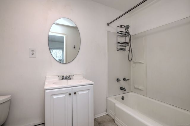 2071 Middletown Avenue, North Branford, CT 06472