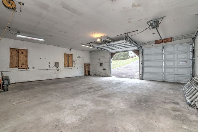 2071 Middletown Avenue, North Branford, CT 06472