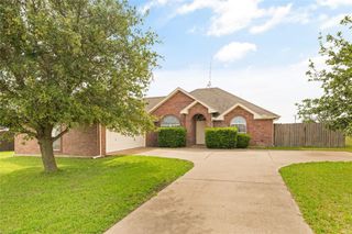 200 Flower Meadows Drive, Waxahachie, TX 75165