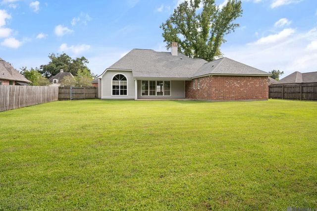 36472 S Winding Ridge Dr, Prairieville, LA 70769