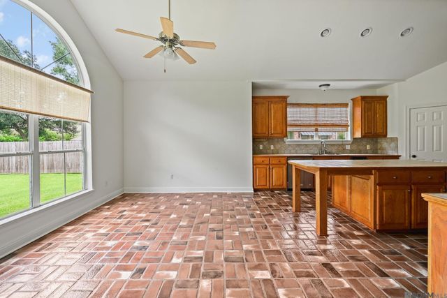 36472 S Winding Ridge Dr, Prairieville, LA 70769