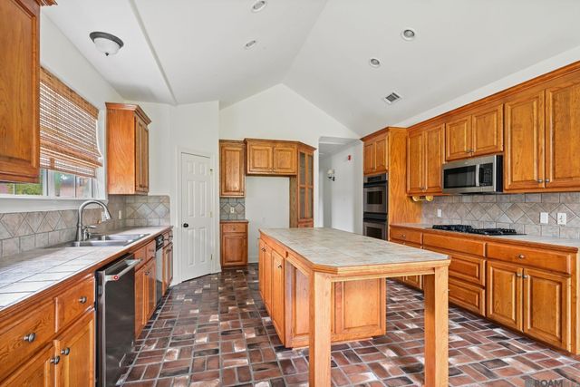 36472 S Winding Ridge Dr, Prairieville, LA 70769