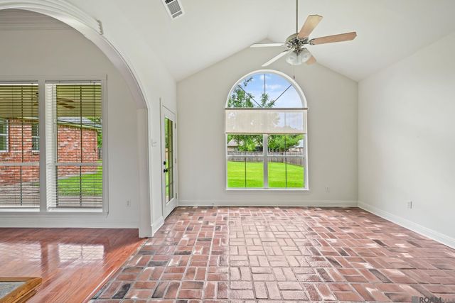 36472 S Winding Ridge Dr, Prairieville, LA 70769