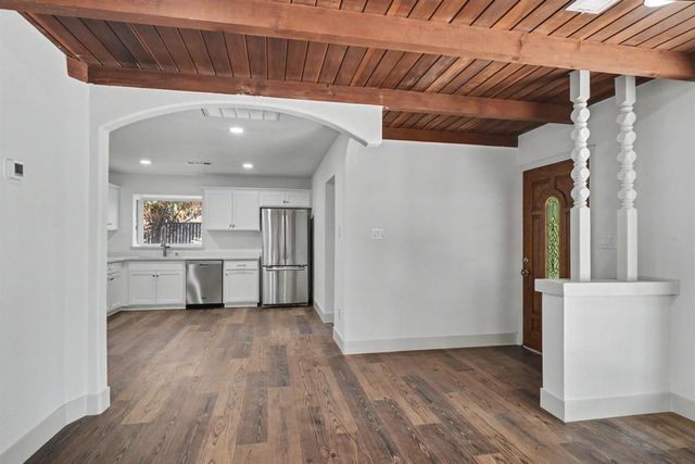 1049 N Farris Avenue, Fresno, CA 93728