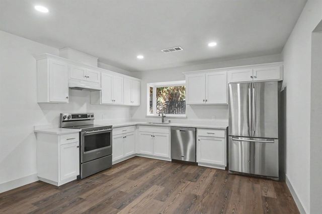 1049 N Farris Avenue, Fresno, CA 93728