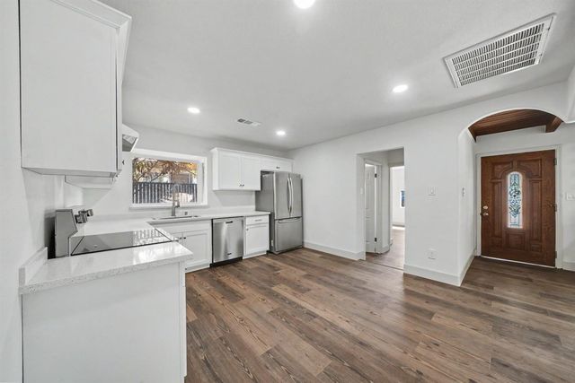 1049 N Farris Avenue, Fresno, CA 93728