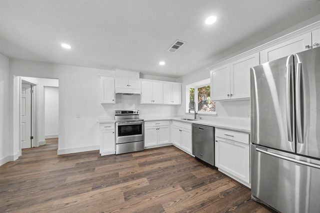 1049 N Farris Avenue, Fresno, CA 93728