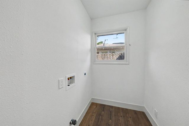 1049 N Farris Avenue, Fresno, CA 93728