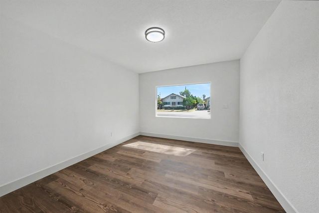 1049 N Farris Avenue, Fresno, CA 93728