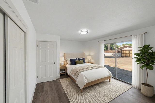 1049 N Farris Avenue, Fresno, CA 93728