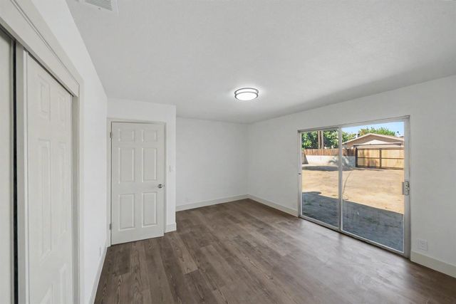 1049 N Farris Avenue, Fresno, CA 93728