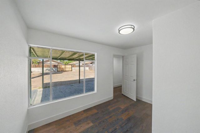 1049 N Farris Avenue, Fresno, CA 93728