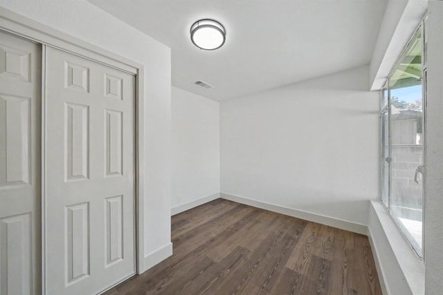 1049 N Farris Avenue, Fresno, CA 93728