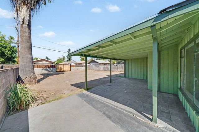 1049 N Farris Avenue, Fresno, CA 93728