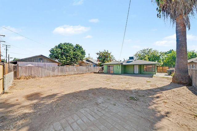1049 N Farris Avenue, Fresno, CA 93728