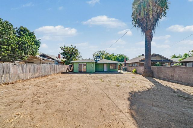 1049 N Farris Avenue, Fresno, CA 93728