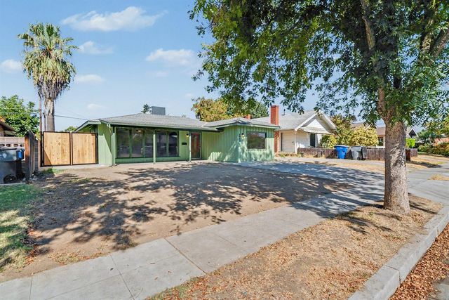 1049 N Farris Avenue, Fresno, CA 93728