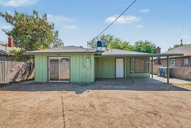 1049 N Farris Avenue, Fresno, CA 93728