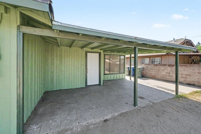 1049 N Farris Avenue, Fresno, CA 93728