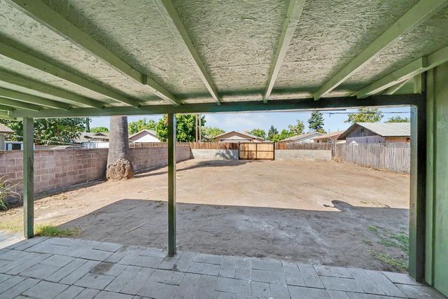 1049 N Farris Avenue, Fresno, CA 93728