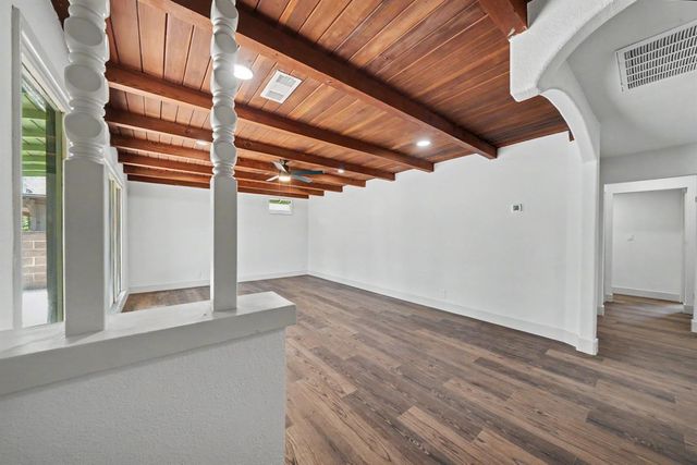 1049 N Farris Avenue, Fresno, CA 93728